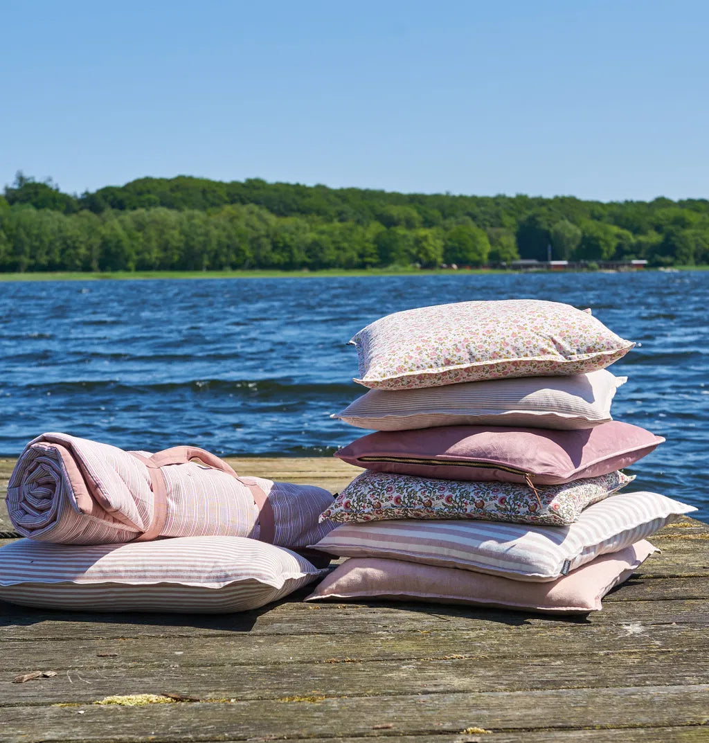 Pude m/fyld 50x50cm velour