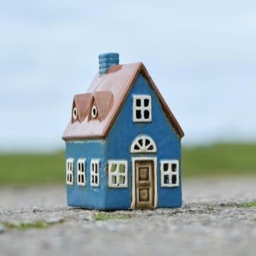 Nyhavn hus t/fyrfadslys brun dør