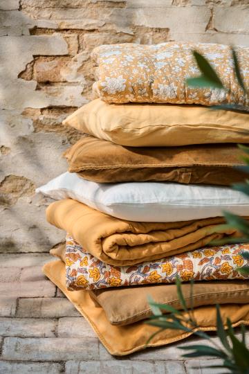 Quilt naturfarvet m/grå, gule og orange vinranker