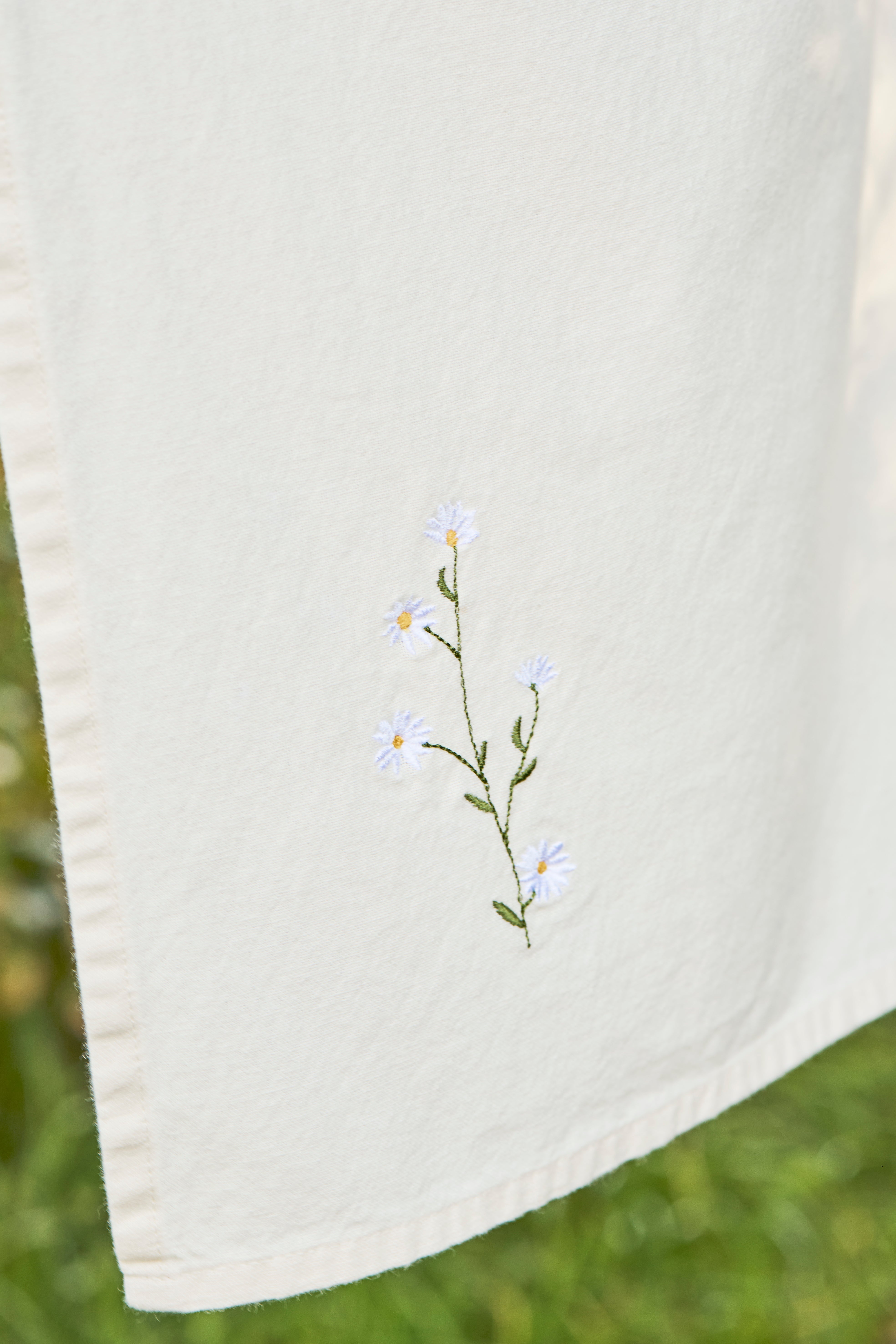 Viskestykke Flora m/hvide margueritter butter cream