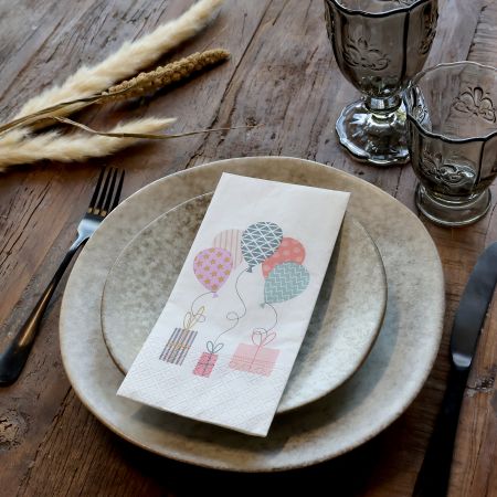 Serviet m. balloner og gaver