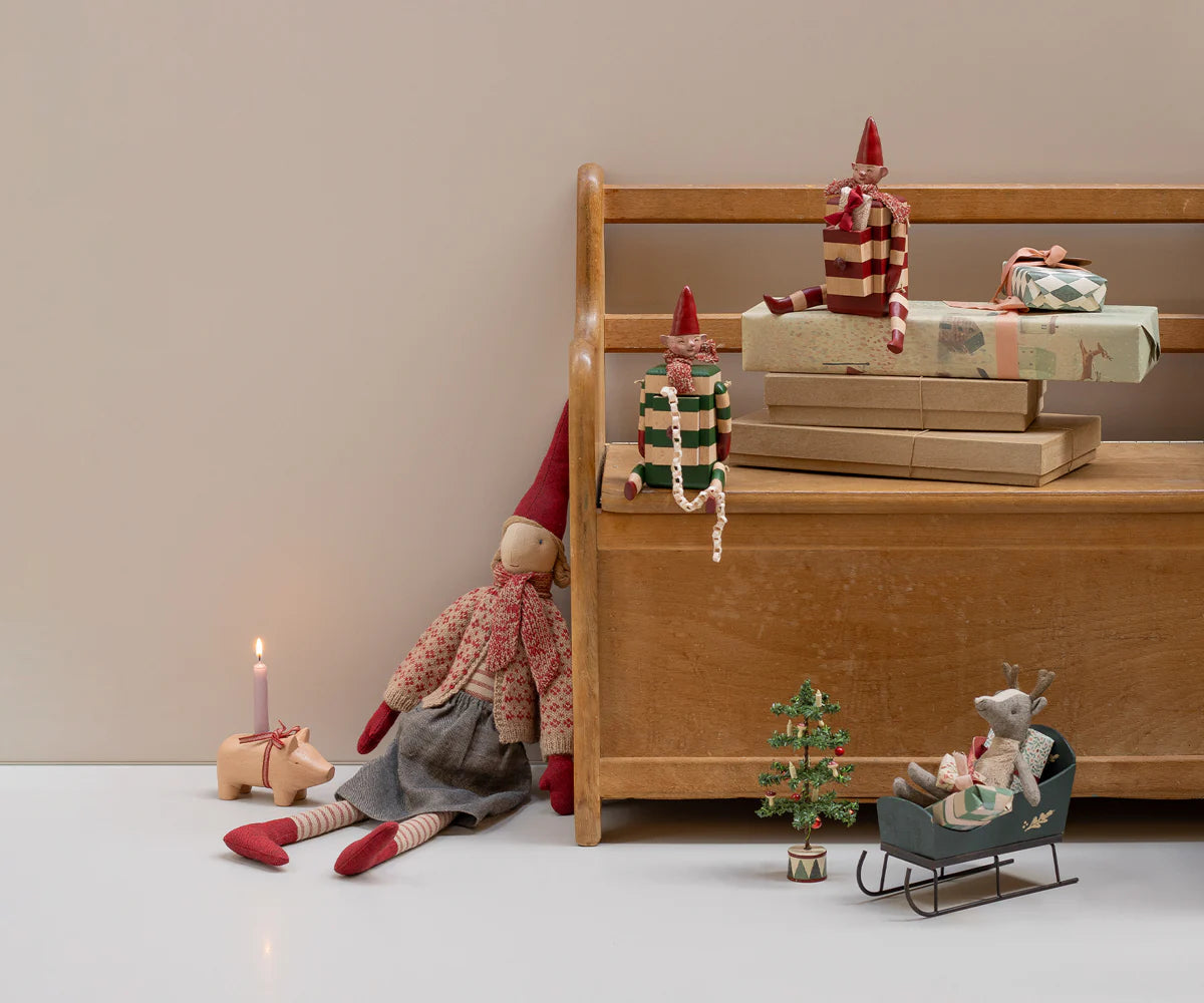 Nisse, str. 4 - Pige - Nederdel og cardigan