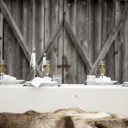 Hvid dug med sølvstjerner