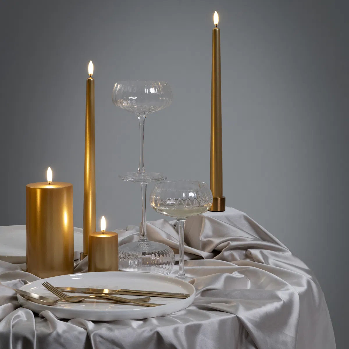 LED pillar candle, Gold finish, Smooth, 5x7,5 cm