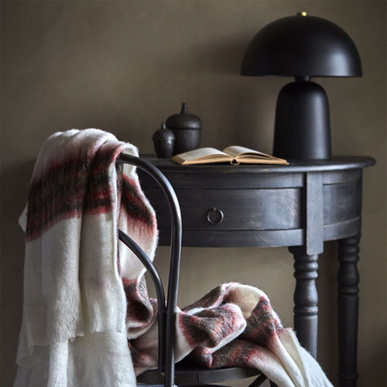 FUNGI Bordlampe M, Sort