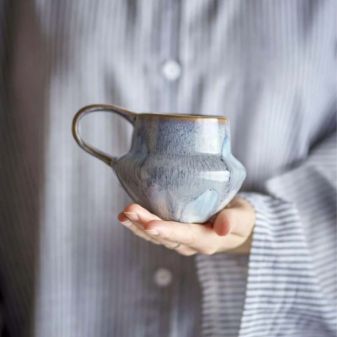 Bessie Krus, Blå, Stentøj