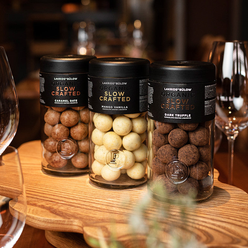 Stemningsbillede af Slow Crafted-serien med Dark Truffle forrest til højre