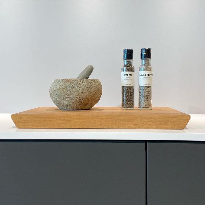 Plank huggeblok – olieret eg, 55 × 38 cm