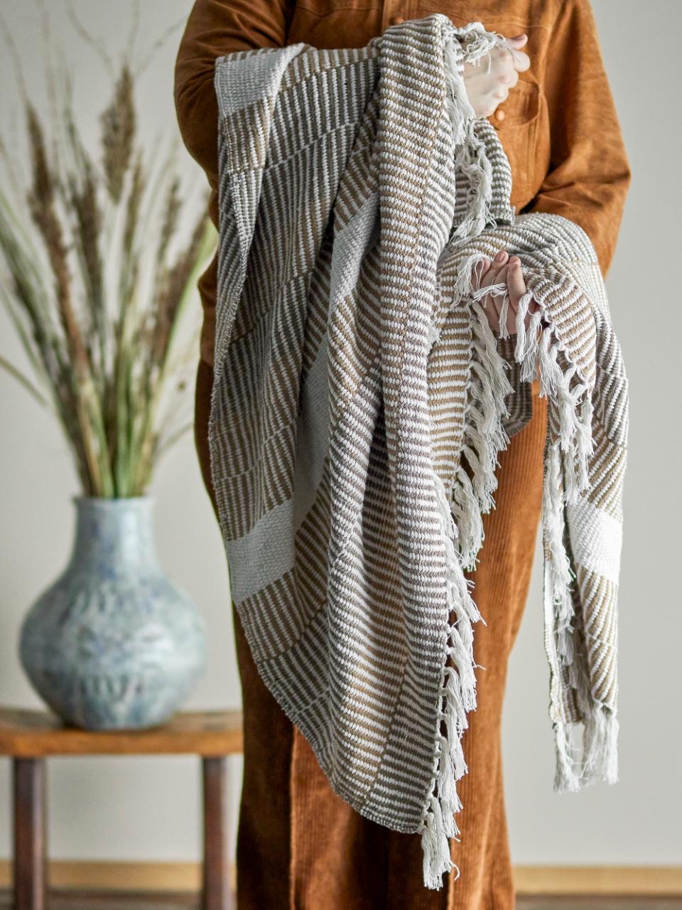 Isnel Plaid, Natur