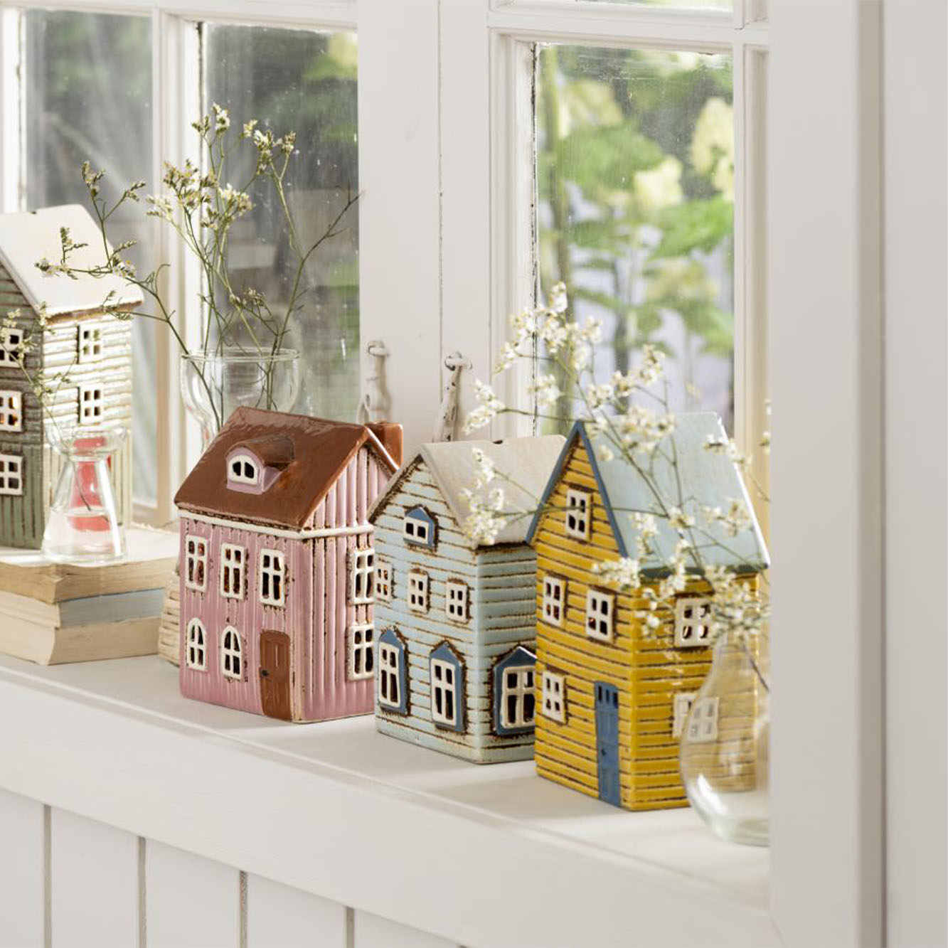 Hus t/fyrfadslys Thorshavn brun dør på siden