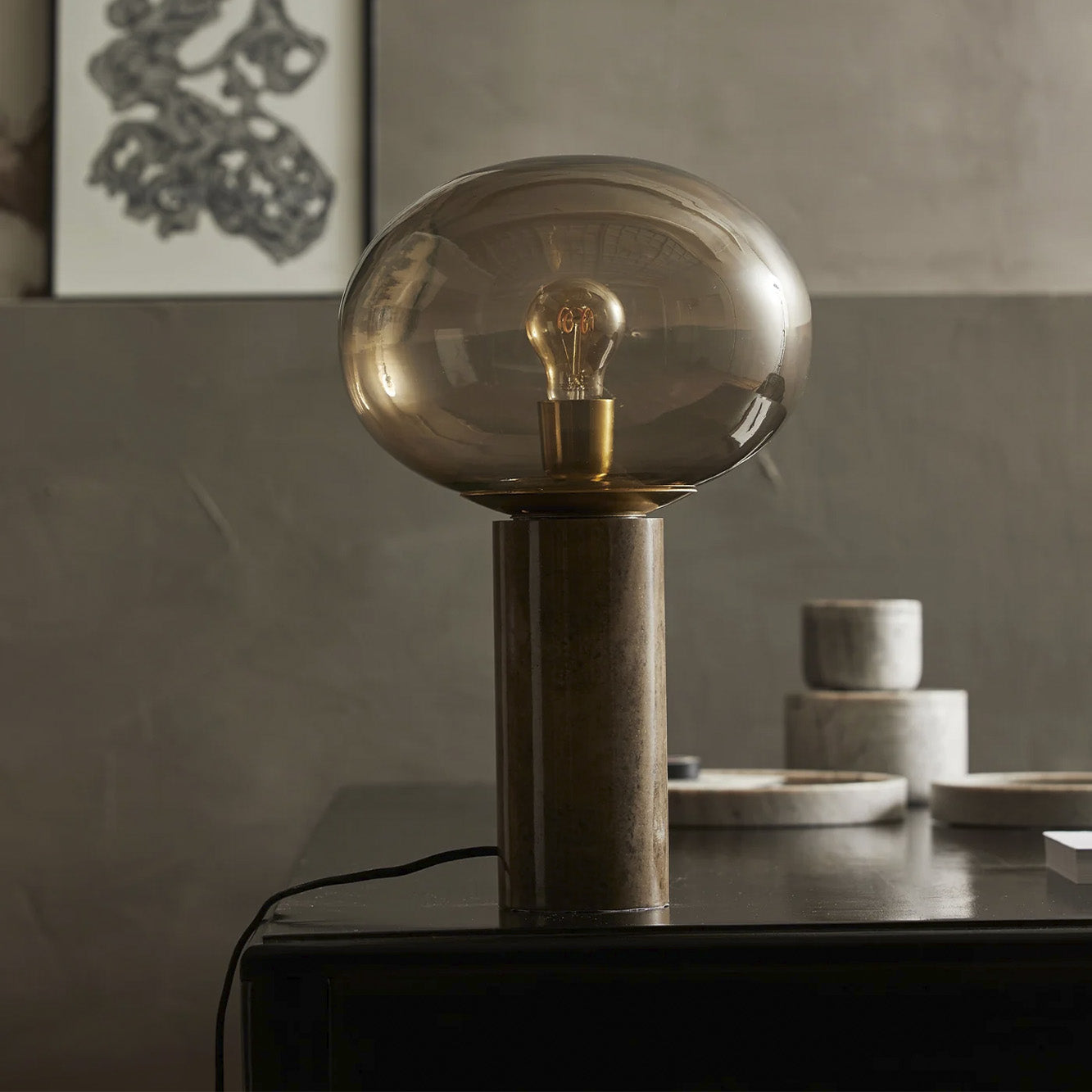 BES BORDLAMPE I MARMOR MED GLAS