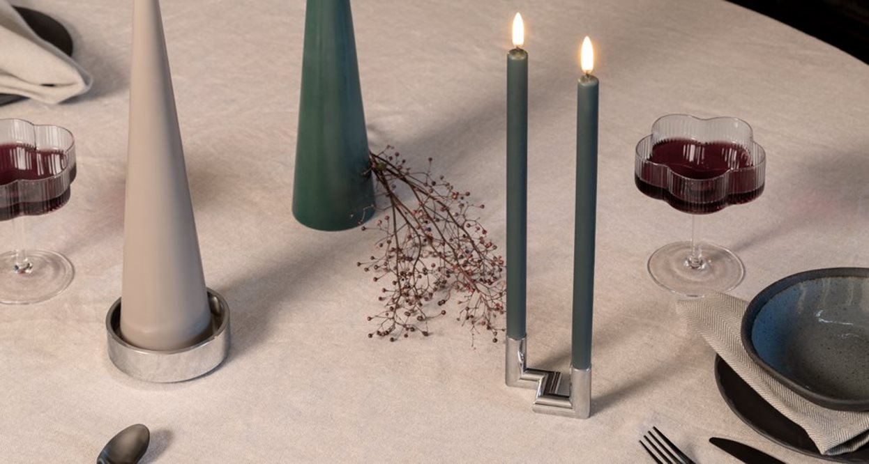 LED Mini Taper Candles, Pine Green (1,3 x 25 cm)