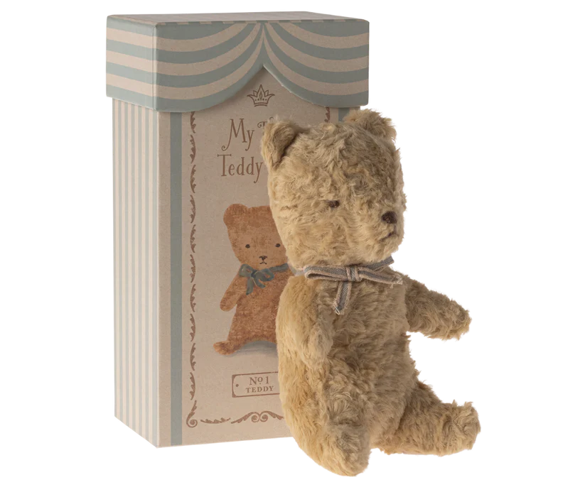 My first teddy - Sand