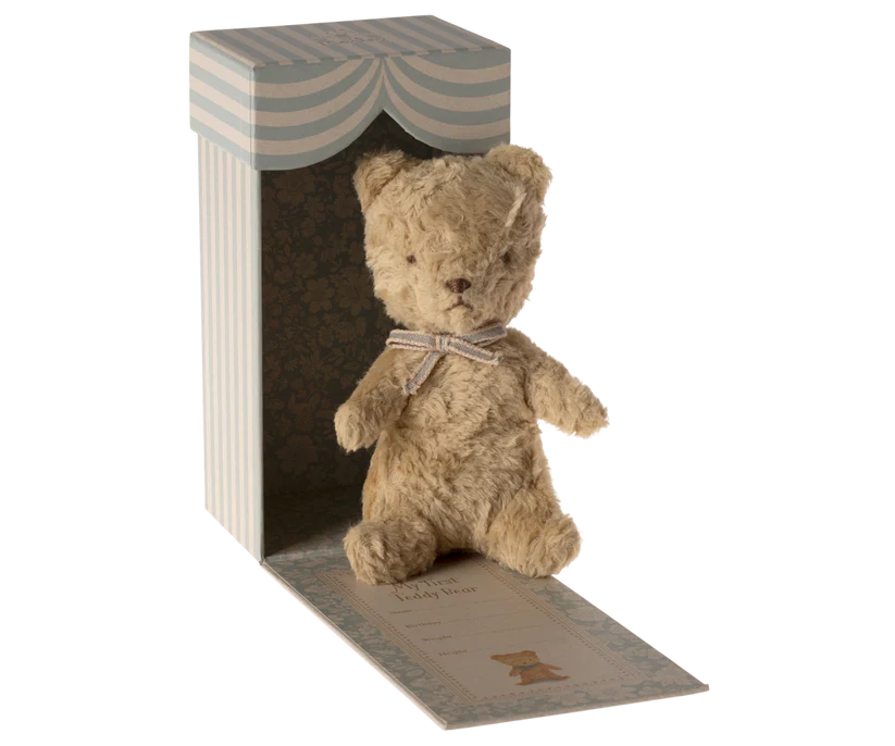 My first teddy - Sand