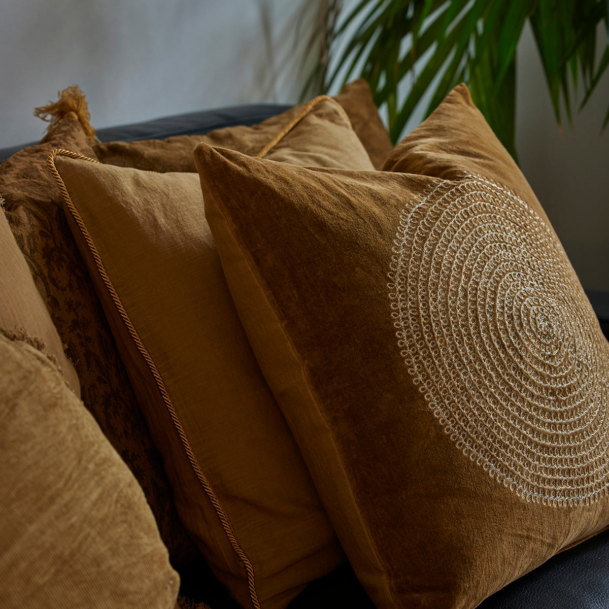 Pude m/fyld 50x50cm bomuld/velour , Golden