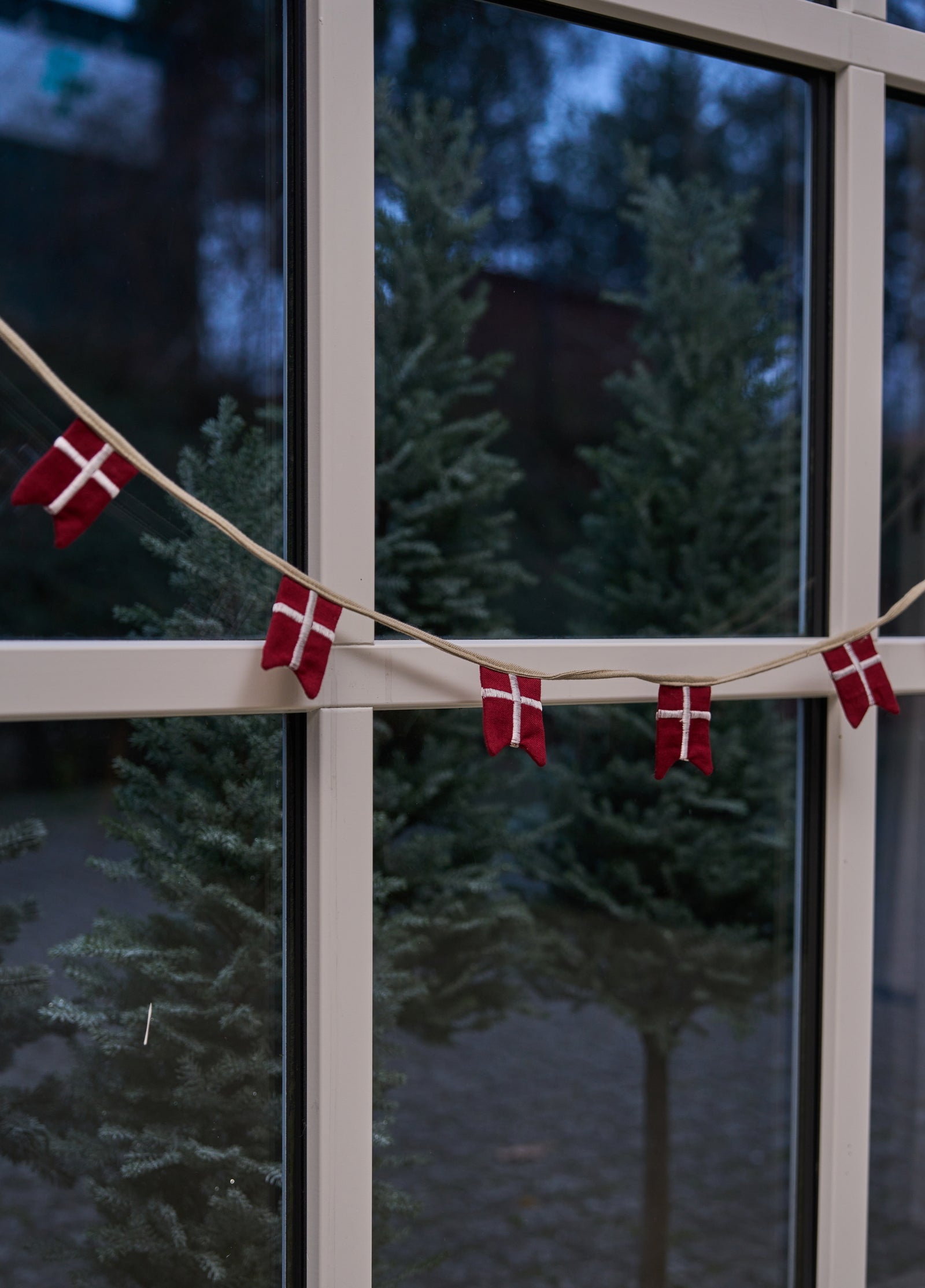 Flagranke med 11 små danske splitflag