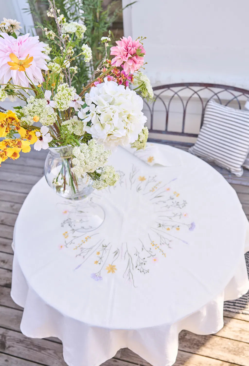 Dug m/broderi - Blomst