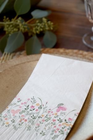 Serviet m. grøftekantsblomster