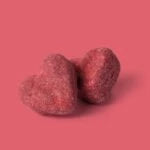 MALLOW HEARTS – SKUMFIDUSER MED HVID CHOKOLADE & HINDBÆR 90G