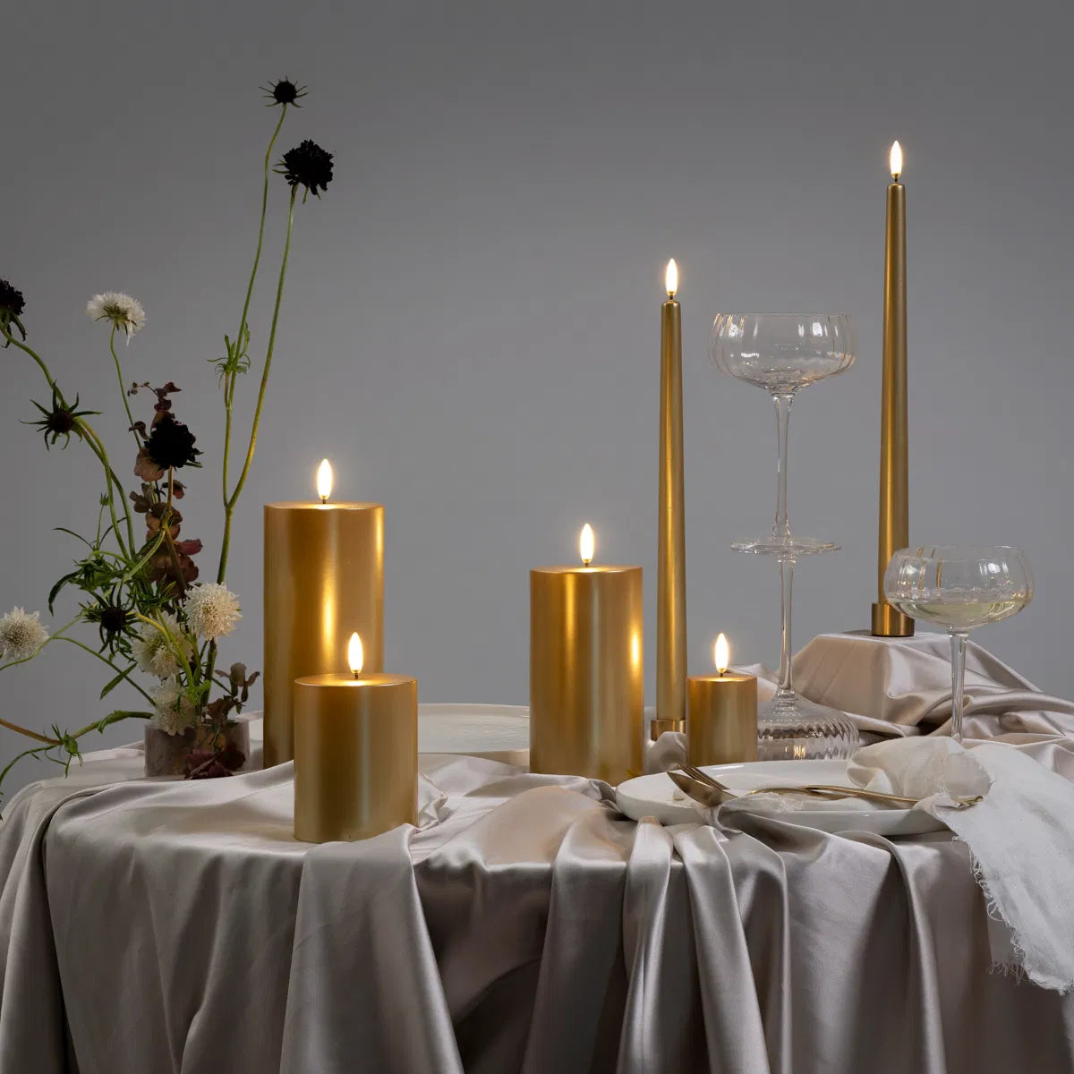 LED pillar candle, Gold finish, Smooth, 7,8x10 cm