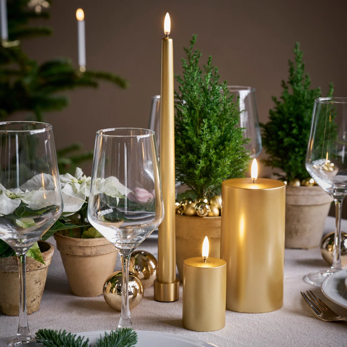 LED pillar candle, Gold finish, Smooth, 7,8x15 cm