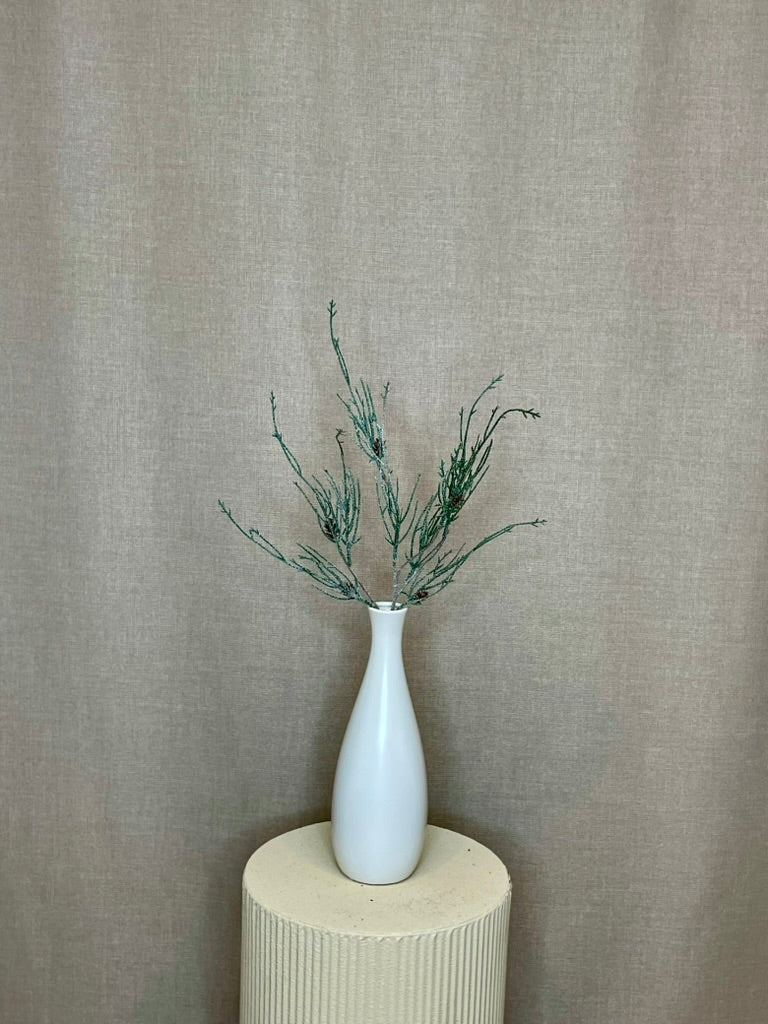 Nåletræsgren med kogler, frostet – 58 cm – inspiration og detaljer