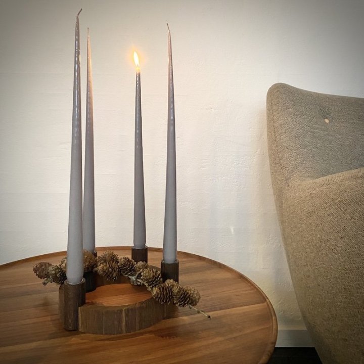 Circle lysestage – røget eg, med 4 lysholdere