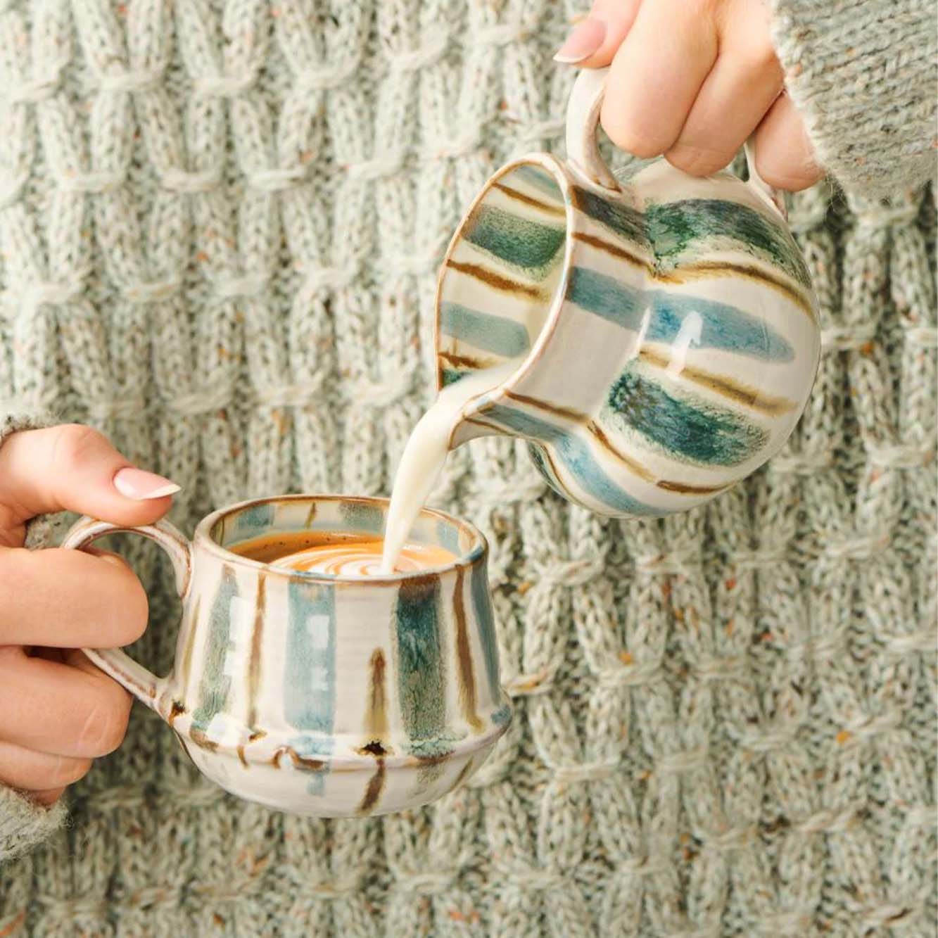 Krus m/hank Kalmar brede støvblå striber