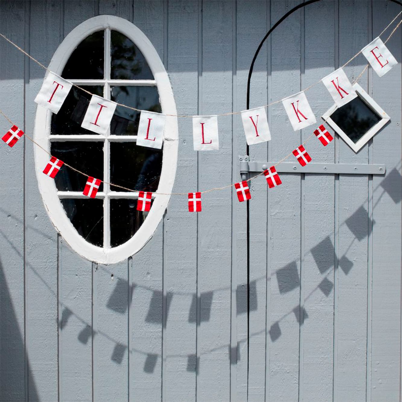 Lille flagranke med 10 Dannebrogsflag