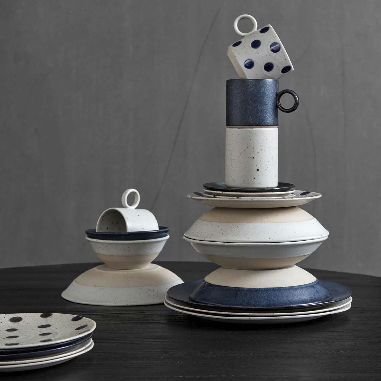 GRAINY krus i keramik m/hank- Sand/Mørkeblå