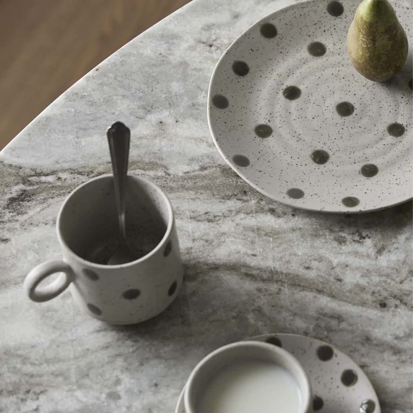 GRAINY krus i keramik m/hank- Sand/grøn